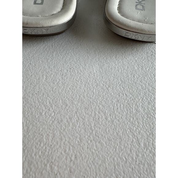 3 for $9 DKNY White and Silver Thong Leather Sandals 8.5 Monogram - Picture 3 of 5